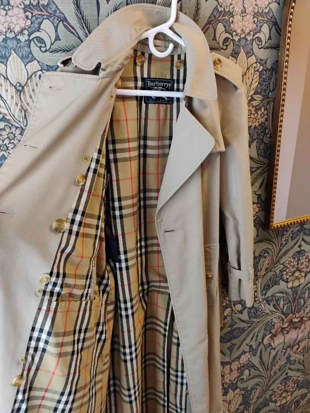 Vintage Burberry Beige Trench Coat with Signature Check Lining - Picture 3 of 10